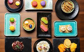 Blossom Hotel Houston, Curio Collection By Hilton